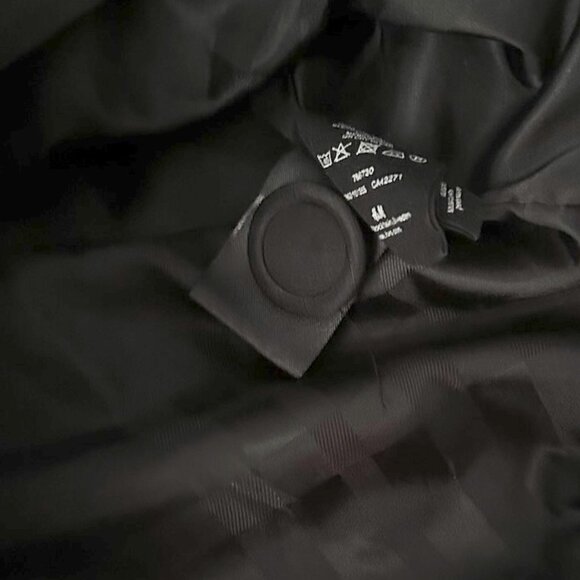 H&M cropped black blazer w ruffle collar and covered buttons - Picture 11 of 15